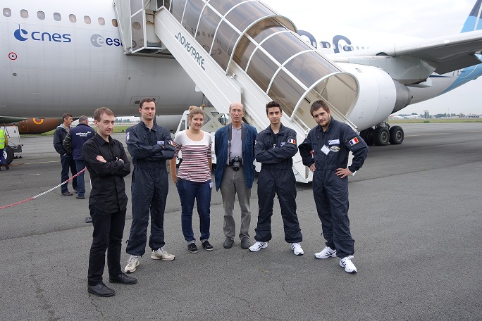 equipe_projet_devant_avion